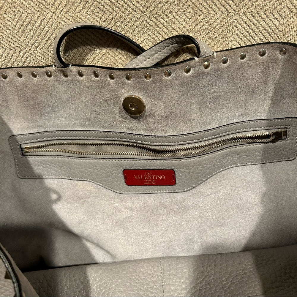 Valentino Garavani Rockstud calf leather tote bag made in Italy - Picture 16 of 16